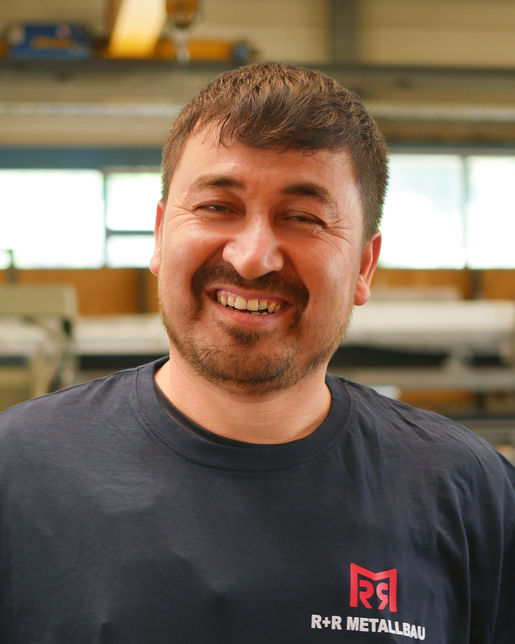 Akram B. - Produktion / Werkstatt bei R+R Metallbau AG